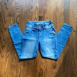 Women’s wallflower high rise jeans